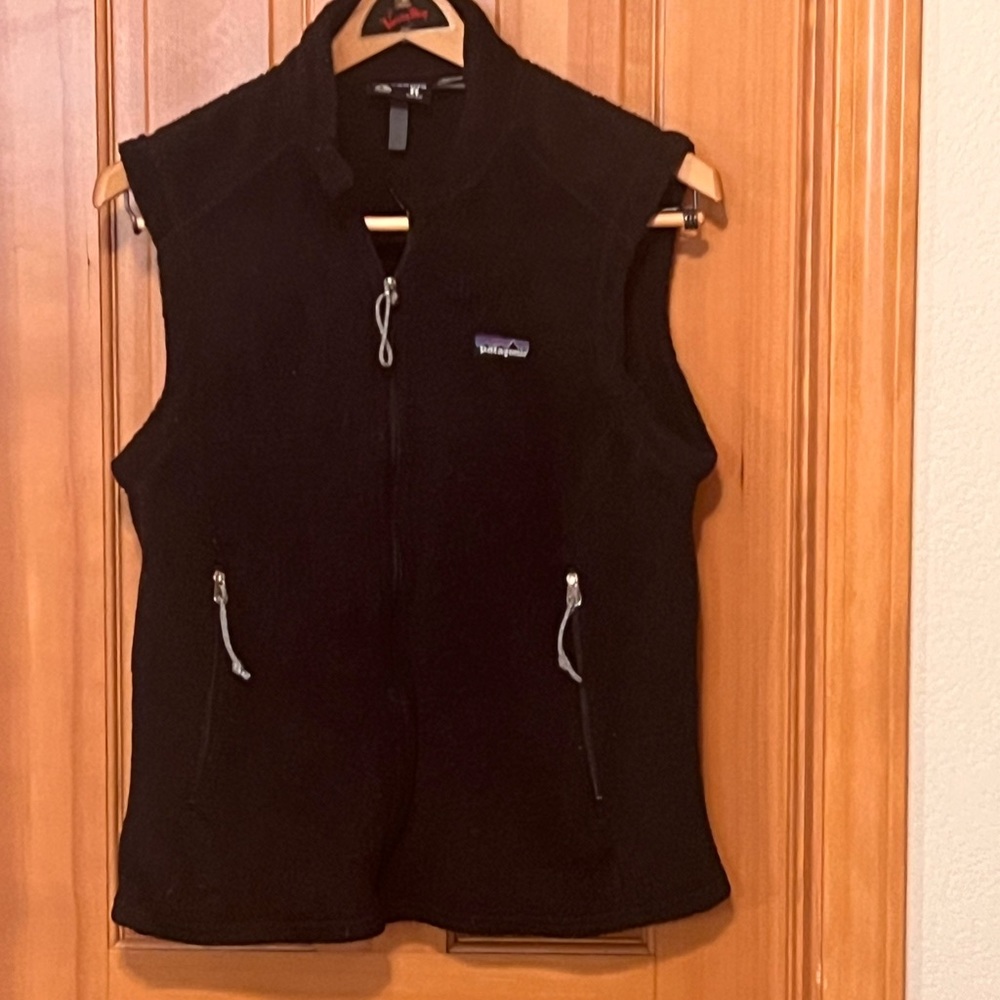 Patagonia Men’ black fleece Vest Size L